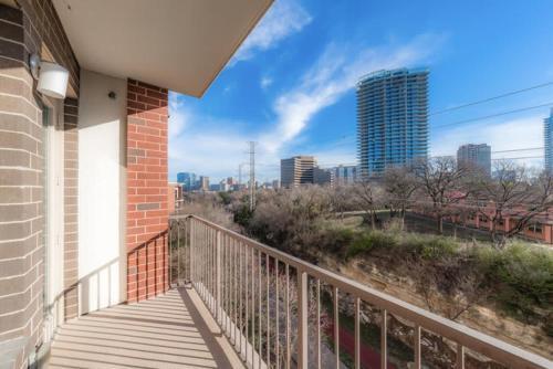 Bright Chic 1br Apartment By Stay Gia