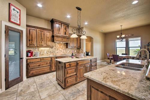 Upscale La Vernia House 30 Mi To San Antonio