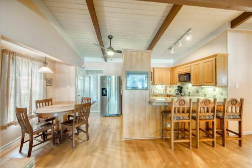 River Oaks Lookout - Unit A