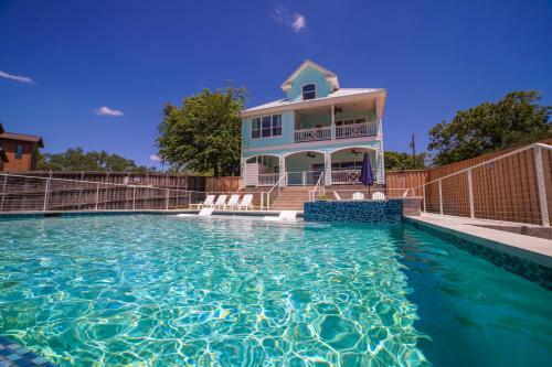 Campa Pajama Lakeside Getaway