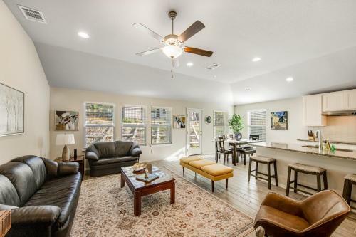 Modern Living In Lago Vista