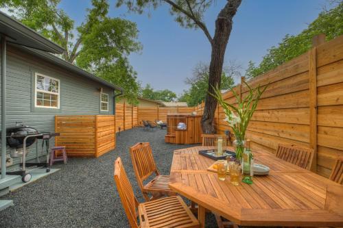 Gorgeous Modern Home With Cedar Barrel Hot Tub And Fire Pit