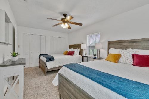 Gorgeous Home Near Wineries With Hot Tub And Fire Pit