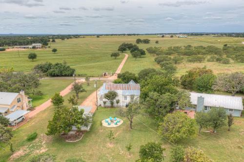 Gorgeous Home On Wine Trail With Fire Pit