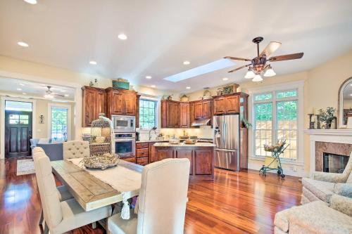 Charmed Haus Relaxing Retreat Near Downtown