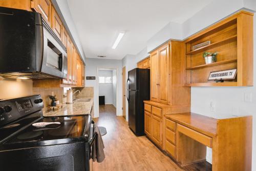 Cozy Haus With Fire Pit - 3 Min Drive To Main St!