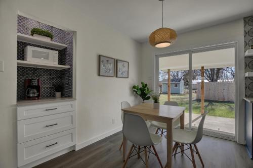 New! Haus With Hot Tub And Fire Pit-near Main St!