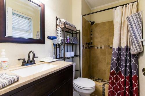 Oasis Near Dfw Airport With Mediterranean Setting