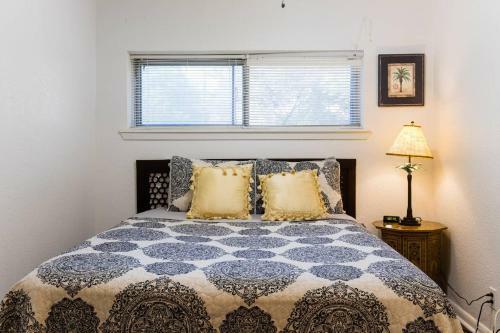 Oasis Near Dfw Airport With Mediterranean Setting