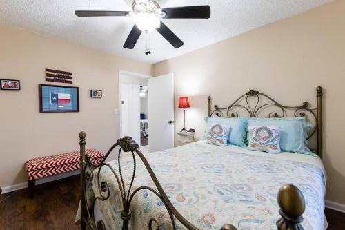 Oasis Near Dfw Airport With Mediterranean Setting
