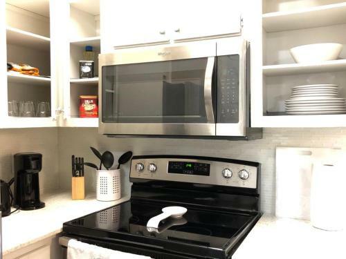O-range Venue Apartment : Pool View, King Bed & Car Garage