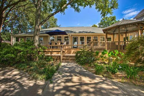 Cedar Creek Lakefront Home, Game Room And Dock!