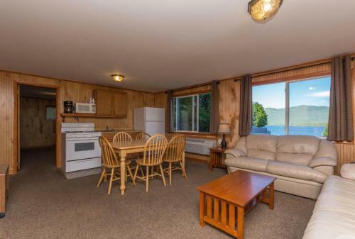 Hotel Flamingo Resort On Lake George