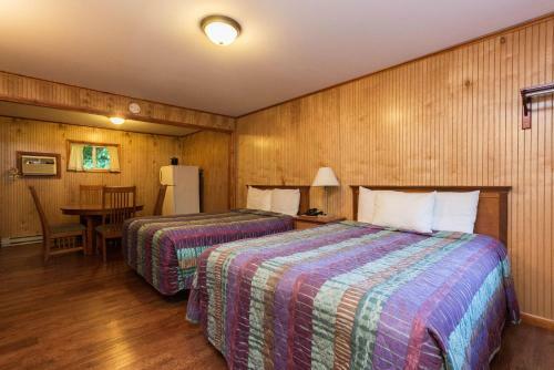 Hotel Flamingo Resort On Lake George