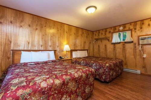 Hotel Flamingo Resort On Lake George