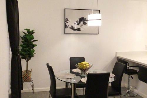 Beautiful 2 - Bedroom Apartment In Central Mcallen