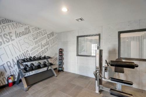 Perfect Cozy Condo Near Midland College