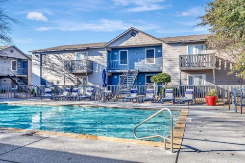 Perfect Cozy Condo Near Midland College