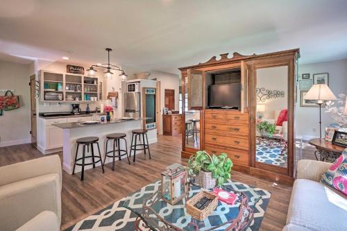 Charming New Braunfels Hideaway About 5 Mi To River!