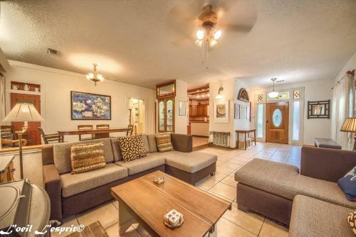 1880 Market Plaza Haus Ts 360