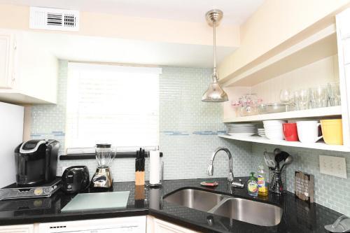 Sugar Shack, Beautiful & Updated, 2 Blocks From Beach, Pet Friendly! | Sugar Shack Lower