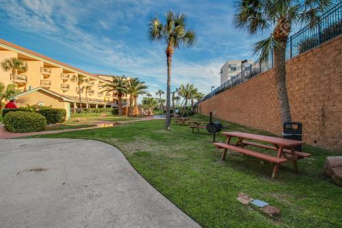 Cove By The Seawall