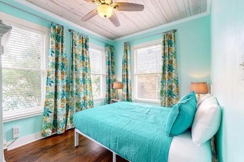 Aqua Breeze By The Sea