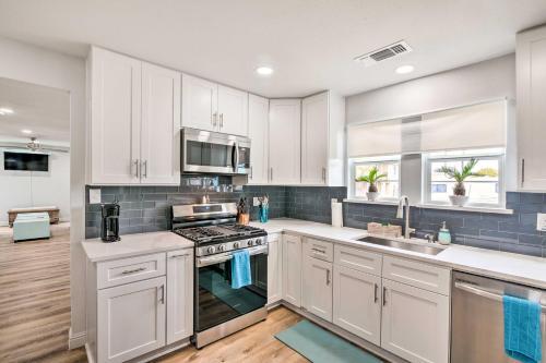 Bright And Airy Galveston Home Less Than 2 Mi To Beach!