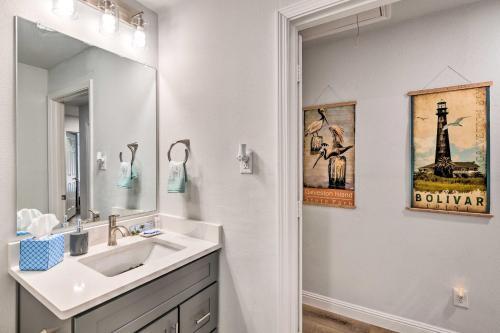 Bright And Airy Galveston Home Less Than 2 Mi To Beach!