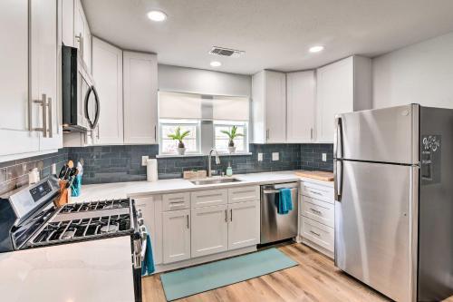 Bright And Airy Galveston Home Less Than 2 Mi To Beach!