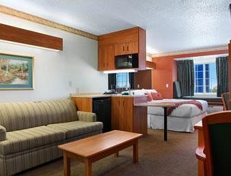 Hotel Raton Microtel Inn & Suites
