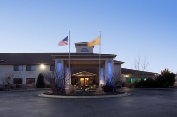 Holiday Inn Express Hotel & Suites Raton