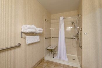 Holiday Inn Express Hotel & Suites Raton