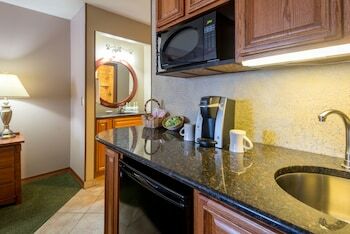 Holiday Inn Express Hotel & Suites Raton