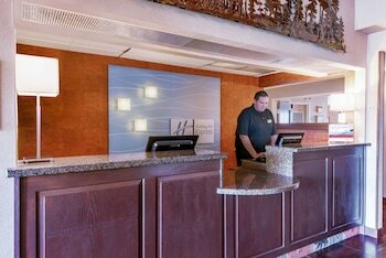 Holiday Inn Express Hotel & Suites Raton