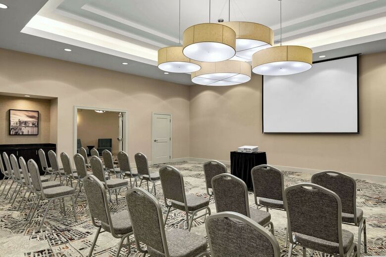 Hotel Embassy Suites - Newark Airport