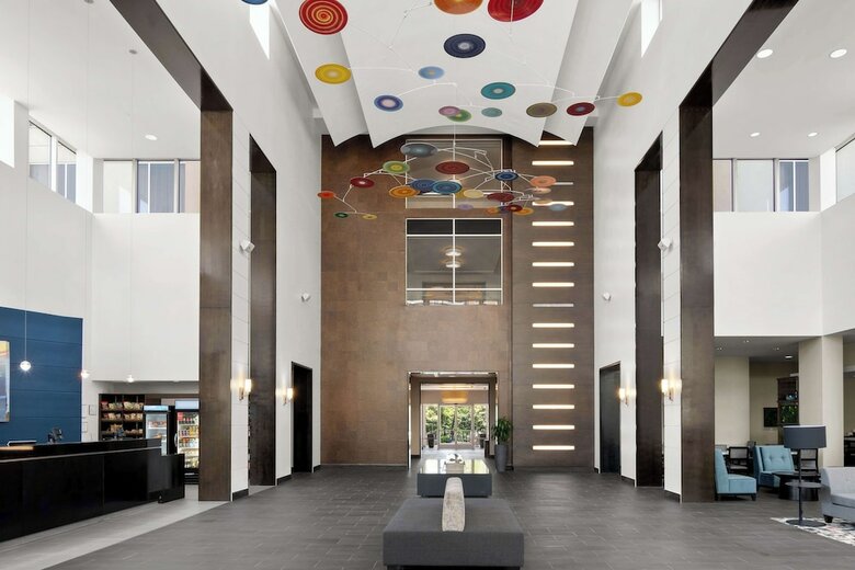 Hotel Embassy Suites - Newark Airport