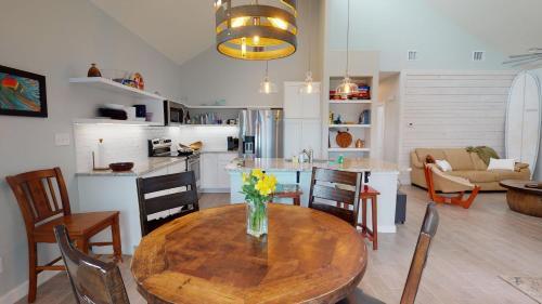 Wa230- Lonesome Coyote Beach House Home