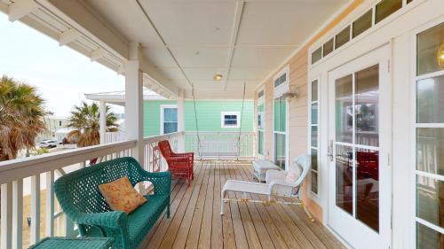 Fd185- Peachy Pelican Home