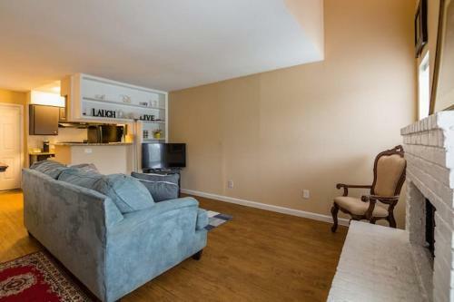 Apartamento King Suite Townhome With Laundry & Patio!