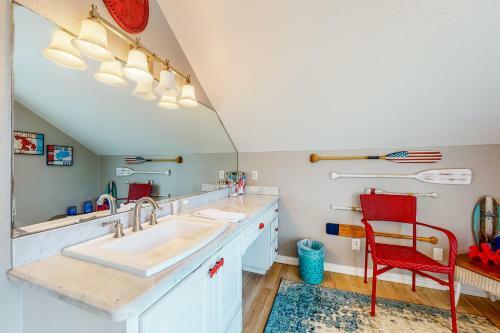 Long Island Village 123 E Scallop Sea Cottage