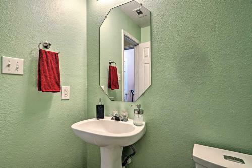 Pet-friendly Round Rock Home Near Kalahari!