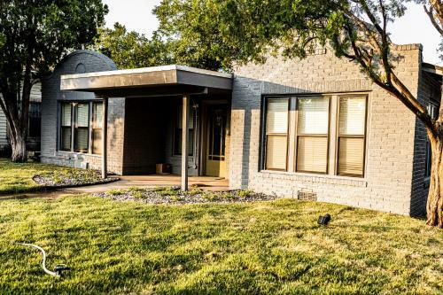 Cozy 3 Bd House With A Modern Touch Near Downtown