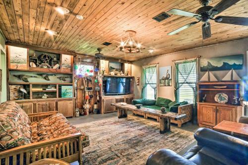 Rustic Getaway With Grill - On San Antonio Bay!