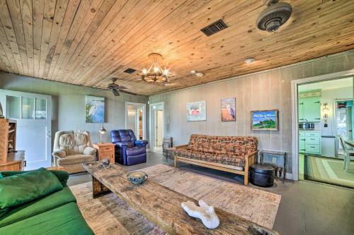 Rustic Getaway With Grill - On San Antonio Bay!