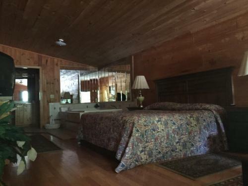 Highland Hills Motel & Cabins