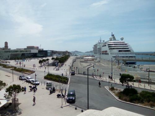 Apartamento Tranquille Au Panier Face � La Mer