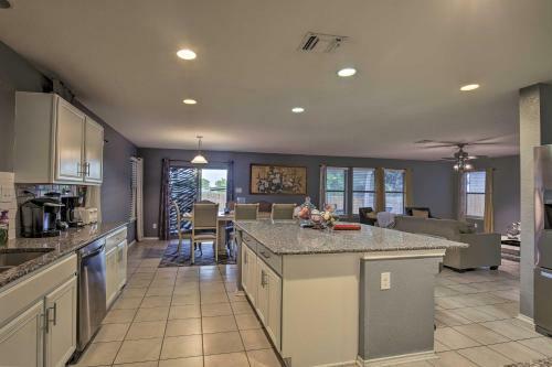 Pet-friendly Getaway With Yard About 4 Mi To Seaworld!