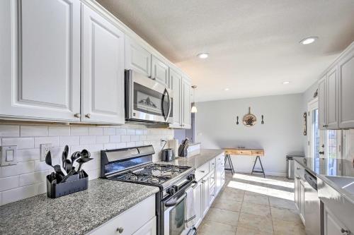 Ideally Located San Antonio Home With Fire Pit!
