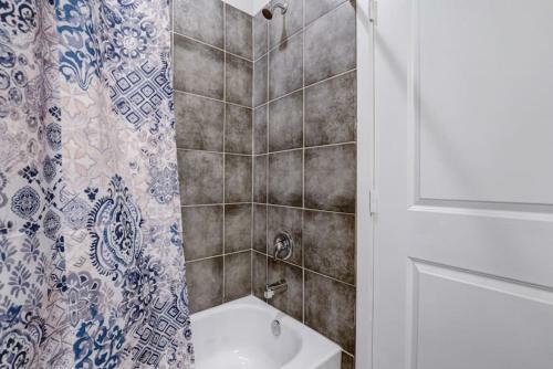 Beautiful 3 King Bd Townhome Near Six Flags Utsa